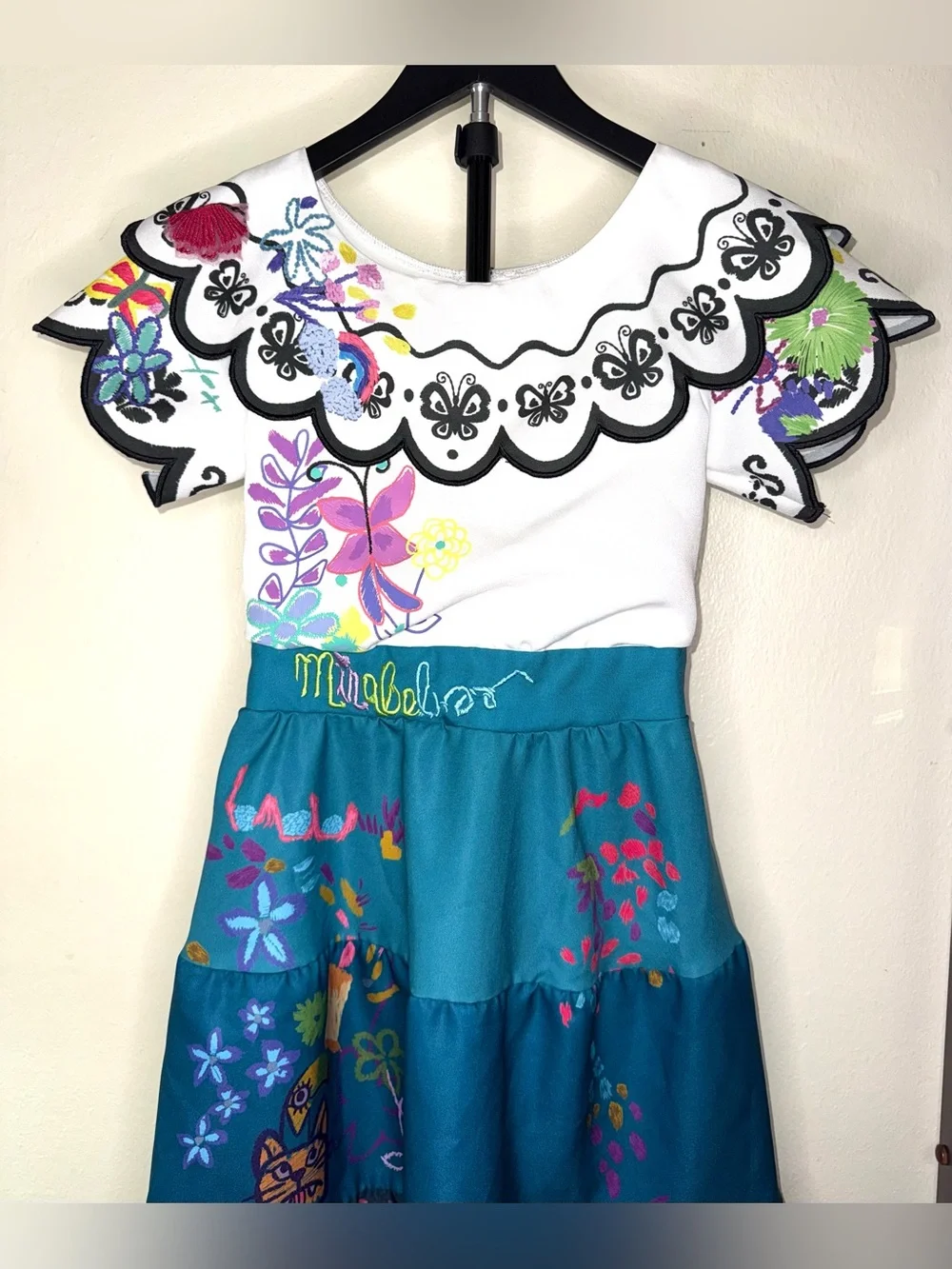 Disney Parks Encanto Deluxe Mirabel Dress Encanto Movie, girls size 7/8, EUC